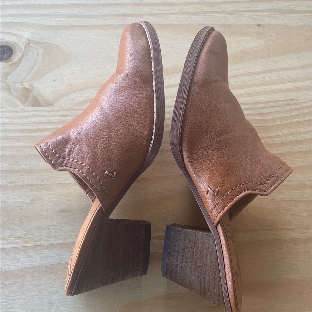Zodiac Women's  Brown Leather Mules - Picture 13 of 16